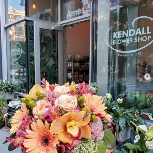 Stop by Kendall Flower Shop and get your Valentine’s Day flowers. This family owned premium florist has been serving Cambridge and surrounding areas for over 75 years. 💕 💐
.
Connect with them on Nearlist and get 10% off a dozen long stem roses. 🌹