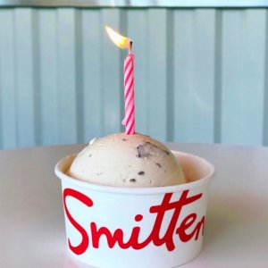 They say it’s your birthday! 🎁 Well it’s my birthday too! Oh it’s not today? Well then you still have time to join our newsletter and in addition to getting the inside scoop on all things Smitten, you’ll get free ice cream on your birthday! Sign up in the link to join! // photo by @mei_jenks