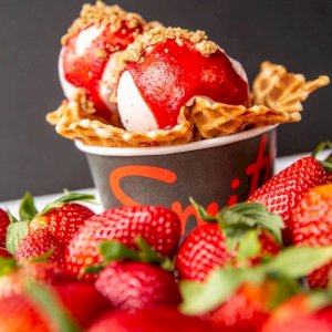 Strawberry Crisp Sundae - the perfect warm weather treat! We top fresh-churned strawberry ice cream scoops made from California 🍓with a house-made strawberry sauce, spiced oat crumble and yummy whipped cream. And Happy Hour is happening TODAY from 3-6pm where we take $2 off all sundaes!