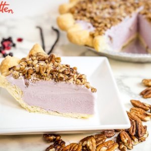This Thanksgiving, give your oven a break and serve up a fresh take on a holiday classic with Smitten's pies! Ourhouse-made crust is filled with fresh-churned ice cream and topped with a Pecan Streusel or Spiced Oat Crumble. Pre-order now!