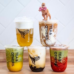 Independent brand boba shop around your neighborhood corner. Pay us a visit when you are near Duboce Park with your family and friends. 4 legged friends are also welcomed to our store. 😊 We are very close to the Painted Ladies as well, very easy to get great photos out on your tour.