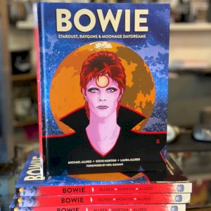 ✨Not to be missed! Bowie: Stardust, Rayguns & Moonage Daydreams features mind-blowingly beautiful artwork by @allredmd and is currently in stock! Come snag your copy today!✨