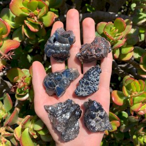 We decided to dedicate a whole tray to showcasing these beautiful bubbly Hematite formations. They have a very grounding and earth centered energy! ✨🌎🌍🌏✨