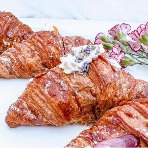 Tea & Others is hosting a pop-up event again with the popular gourmet croissant Kaya Bakery this weekend on Saturday from 2:30pm to 4pm. This is a pre-order and pick up only event. Have fun browse their website to order at https://kayabakerysf.com/
